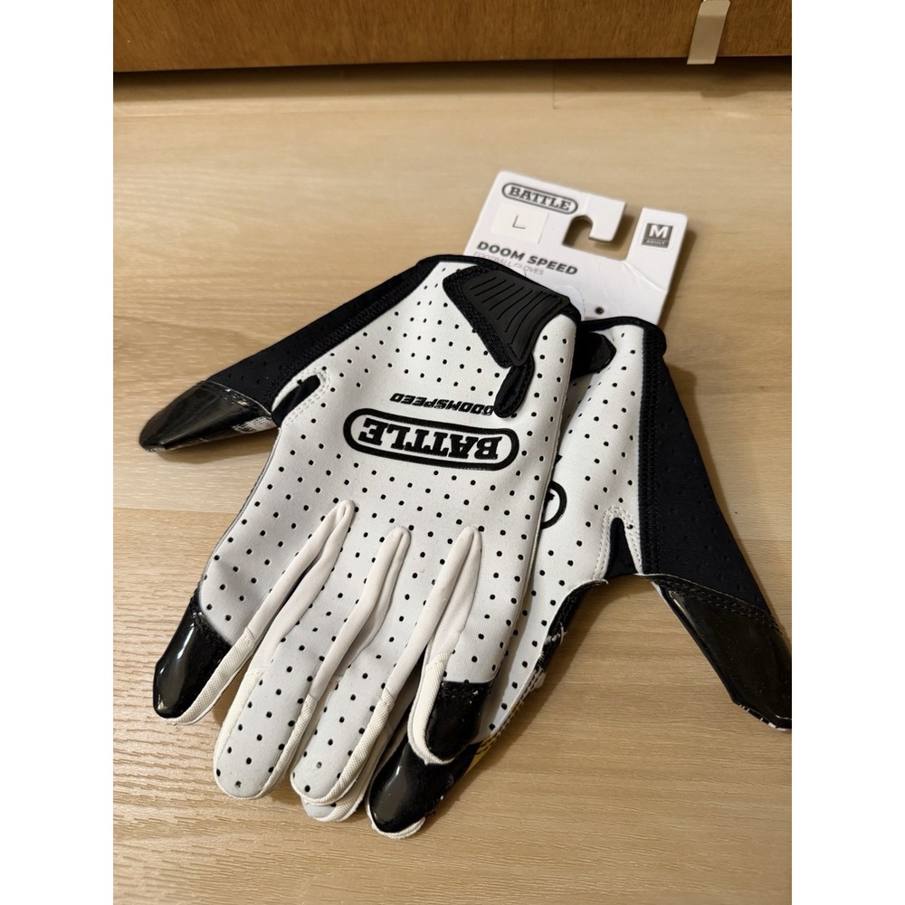 Battle Sports Adult Medium Benjamin XX Doom Speed Receiver Football Gloves NWT